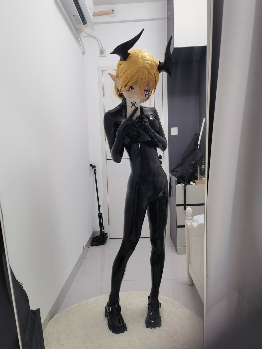 人类的灵魂不太能满足恶魔的饕欲呢～
#kigurumi #着ぐるみ