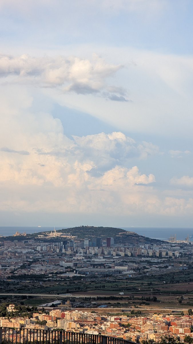 VictorFerriz's tweet image. 🌩️Encara queda aire fred i les tempestes continuen descarregant mar en dins.