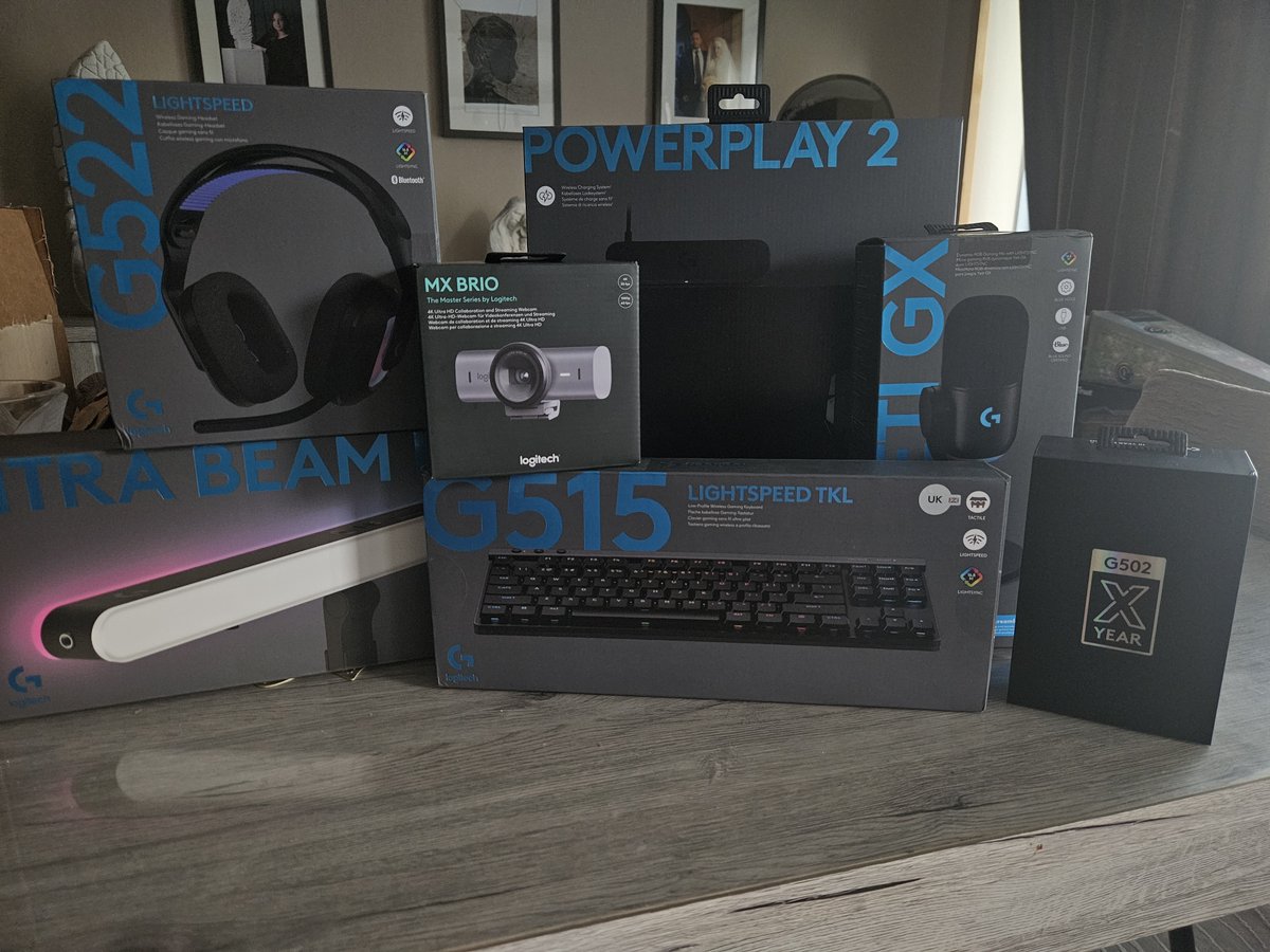 streamlabs's tweet image. Congrats to our winner Lucotine on twitch on winning our full @logitechG streamer setup at #TwitchConEU!
(Kitten not included)