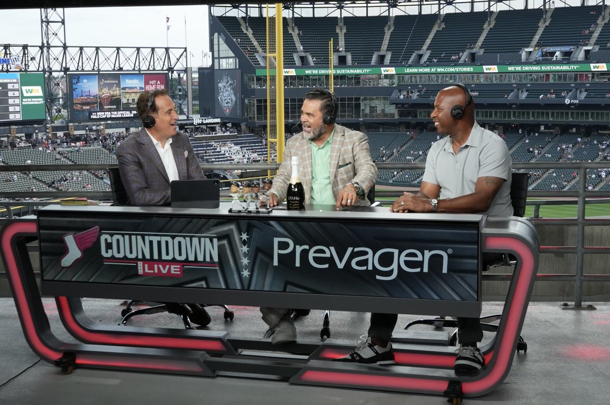 ChuckGarfien's tweet image. I think @JermaineDye could DH today if necessary. Great catching up with the World Series MVP!