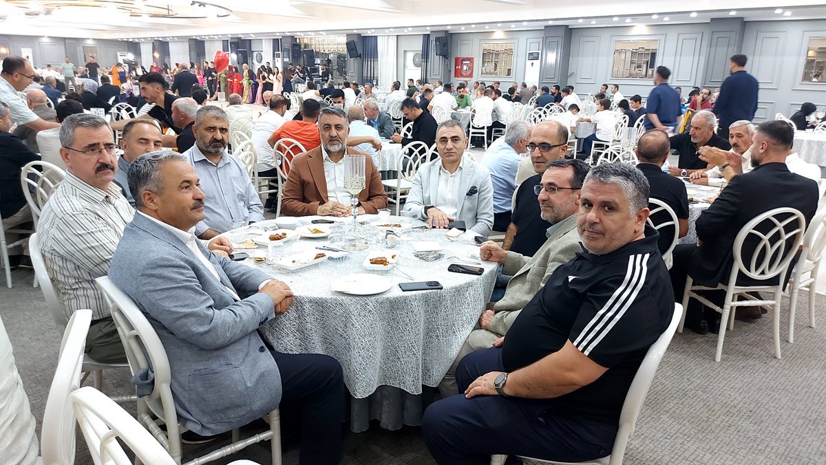 MÜSİAD Van (@musiadvan) on Twitter photo Abdullah Aras Başkanımızın öncülüğünde, MÜSİAD Van ailesi olarak 4. Dönem başkanımız Kerem BAYNAL beyin kızının kına gecesi merasimine katıldık.
Genç çiftimize bir ömür boyu huzur, mutluluk ve bereket diliyoruz.
<a href="/BurhanOzdemirTR/">Burhan Özdemir</a> <a href="/aaras65/">Abdullah Aras</a> Abdullah Aras Başkanımızın öncülüğünde, MÜSİAD Van ailesi olarak 4. Dönem başkanımız Kerem BAYNAL beyin kızının kına gecesi merasimine katıldık.
Genç çiftimize bir ömür boyu huzur, mutluluk ve bereket diliyoruz.
<a href="/BurhanOzdemirTR/">Burhan Özdemir</a> <a href="/aaras65/">Abdullah Aras</a>
