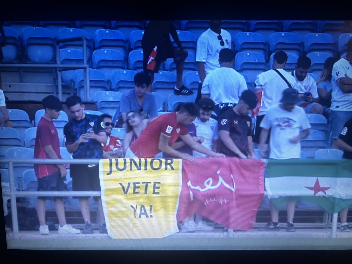 SevillistaFuria's tweet photo. HONOR
En el propio canal del Sevilla FC
Sevilla Somos Nosotros 
#JuniorVeteYa 
#JuniorDimision
#OkupasfueradeNervion 
#ComeGambasDimision
#PsicólogoAlCarajo https://t.co/WzZGSEKLk2