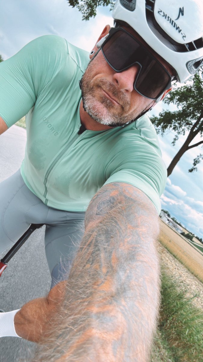 who did sport today ? 😎🫶

#cyclingboy #sunglasses #bulge #lycra