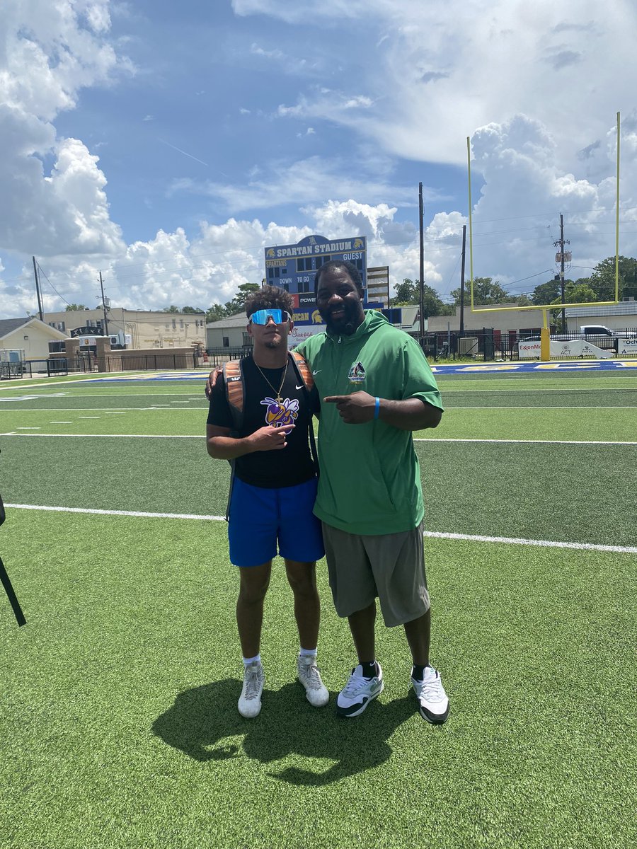 Enzo Landry (@enzo2fastt) on Twitter photo After a great camp and conversation with <a href="/BruceHall517643/">Bruce Hall</a> I am blessed to receive a offer from <a href="/KYSUFB/">Kentucky State University Football</a>
<a href="/F_Huggins80/">Felton Huggins Jr.</a> <a href="/Coach_VellMeeks/">Lavell meeks</a> <a href="/BrettBeard92/">Brett Beard</a> <a href="/CoachJoe_Ryan/">Coach Joe Ryan</a> After a great camp and conversation with <a href="/BruceHall517643/">Bruce Hall</a> I am blessed to receive a offer from <a href="/KYSUFB/">Kentucky State University Football</a>
<a href="/F_Huggins80/">Felton Huggins Jr.</a> <a href="/Coach_VellMeeks/">Lavell meeks</a> <a href="/BrettBeard92/">Brett Beard</a> <a href="/CoachJoe_Ryan/">Coach Joe Ryan</a>