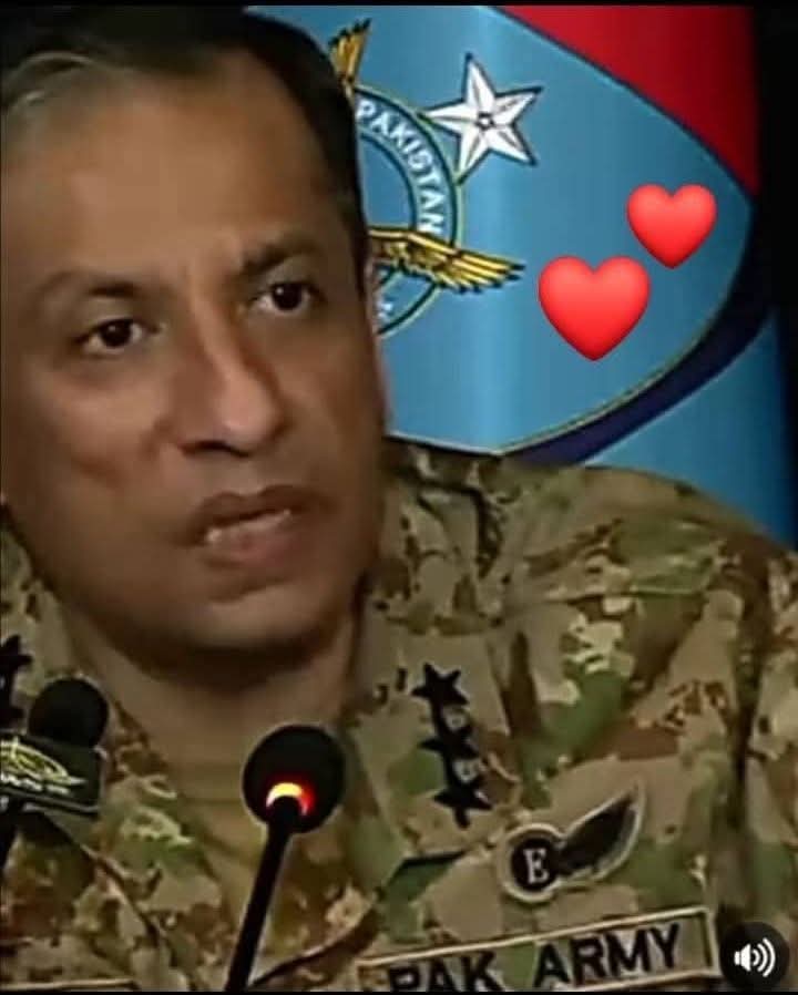 الحَمْدُ ِلله پاکستان لاوارث نہیں کہ چند لوگ اُٹھ کے آ جائیں گے، اور کہیں کہ ہمیں بلوچستان دے دو اور پھر کوٸی اور آ جائے کہ ہمیں پختونخوا دے دو اور پھر کوئی آ جائے کہ پنجاب تو ہمارا ہے ہمیں دو۔ پھر کوٸی کہے سندھ ہمارا ہے ہمیں دو تو ہم انہیں دیتے رہیں گے۔
یہ ملک پچیس کروڑ