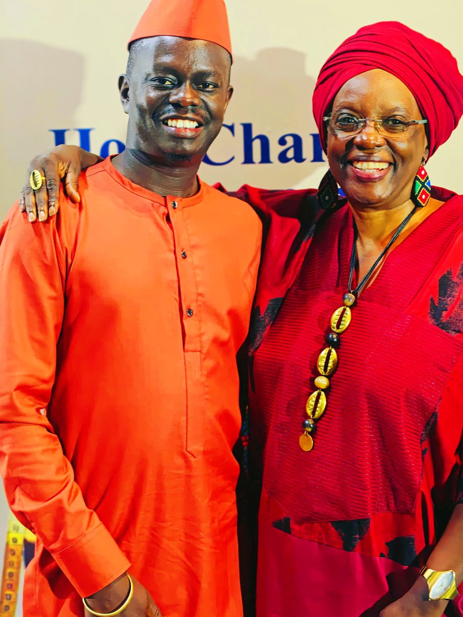 Ocomva's tweet image. It was my honour to meet, greet and chat with the incredible Academia Prof. Sylvia Tamale. 
She’s a beautiful soul with a humble heart.

#HowChangeHappens
#Dreams