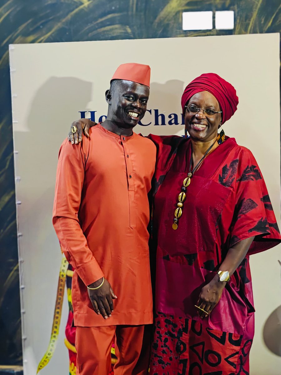 Ocomva's tweet image. It was my honour to meet, greet and chat with the incredible Academia Prof. Sylvia Tamale. 
She’s a beautiful soul with a humble heart.

#HowChangeHappens
#Dreams