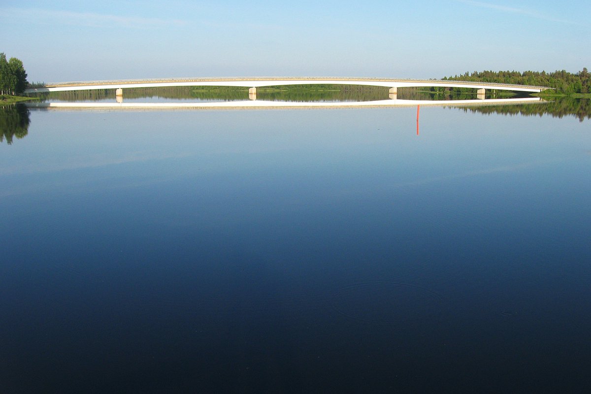 ttvmatti's tweet photo. Juna-pyöräretki Pelkosenniemelle,10 pv,400 km. 3.päivä: 50 km:n kauppamatka kirkonkylälle,jossa pakollinen nähtävyys Andy McCoy, patsas entistä ehompi talven aurausonnettomuuden jälkeen; tupasvillat kukkivat Suvannontien varressa;Suvannon hulppea silta; Kitisen takana Mairivaara. https://t.co/o3RGYoS8Km