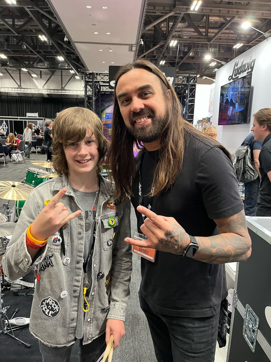 samuelbickmore's tweet image. Been lucky enough to meet Art Cruz of @lambofgod twice now - first at the UK drum show in 2023, and last night at his UK drum clinic. Incredible drummer and such a humble guy 馃
#artcruz #lambofgod #drummer #zildjian #vicfirth #metaldrummer