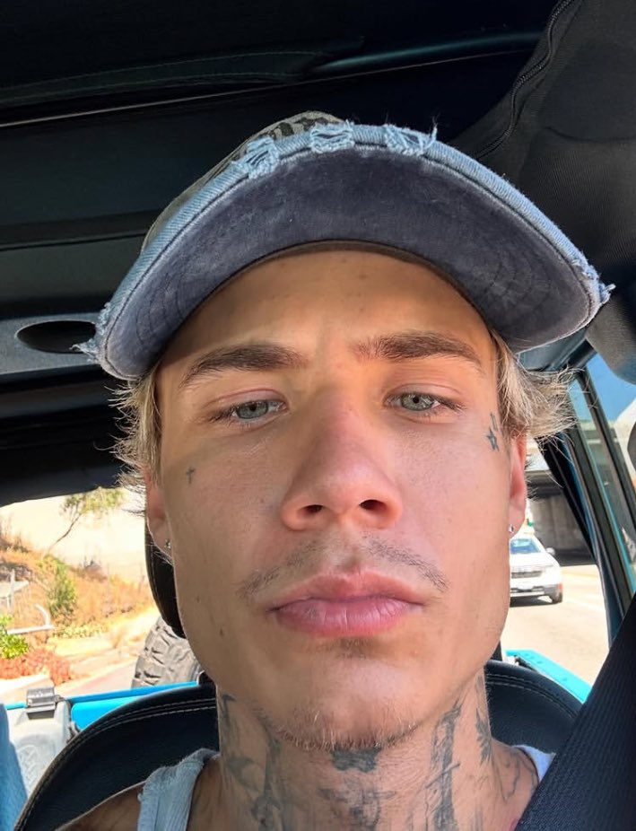 soberjxdn's tweet image. one of the best looks he’s ever had i dare say