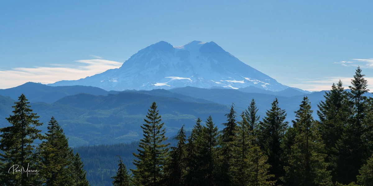 PaulMarcoe's tweet image. Mount Rainier in 3 parts. Final image panorama made up of 6 stitches.