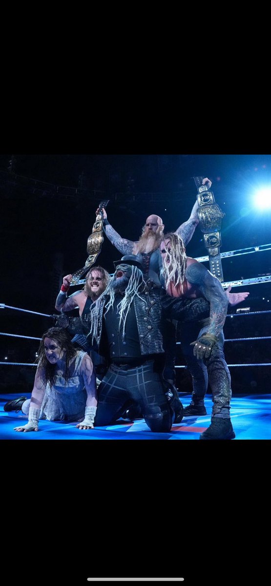 WWENikkiCross's tweet image. And New……

🖤 ⭕️🎩

My Family