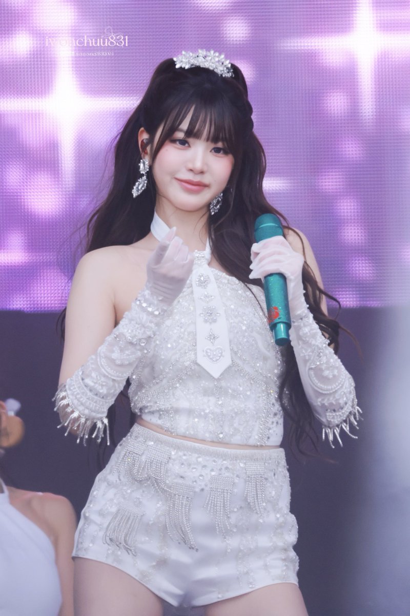 Royal Princess Wonyoung 👸🏻🤍✨

IVE HEADLINES LOLLAPALOOZA
#IVEpalooza #LollaBerlin
#장원영 #JANGWONYOUNG #IVE