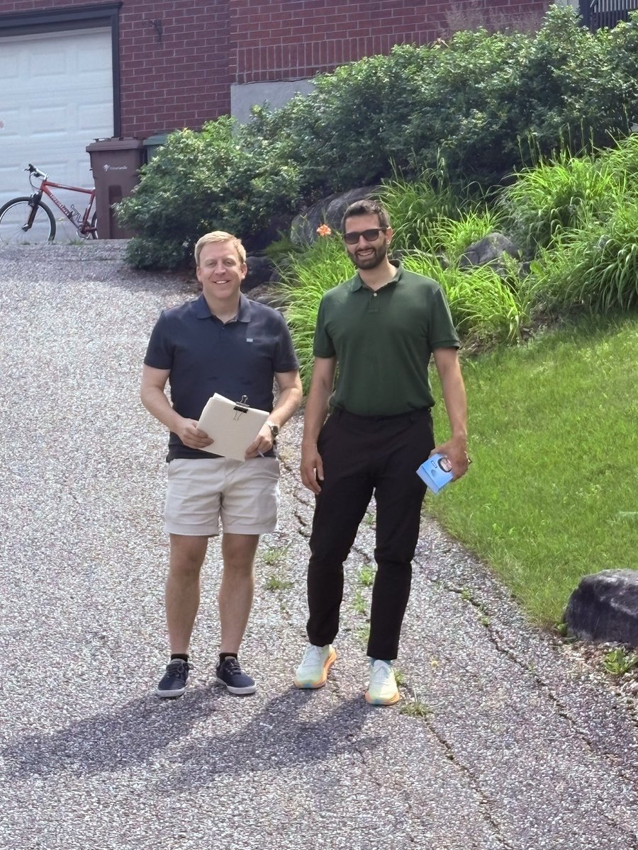 mlevesquecaq's tweet image. Une superbe journée de porte-à-porte dans Arthabaska avec les jeunes de la @Releve_CAQ et notre excellent candidat @KevenBrasseur! 🗳️
@coalitionavenir
#Assnat #CAQ #polqc