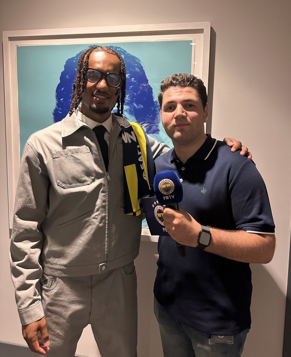 Ailemize Hoşgeldin Archie Brown ! 💛💙

Kulübümüzle 3+1 yıllık sözleşme imzalayan İngiliz Sol Bek Archie Brown'la özel röportajımız FB TV'de "Gece Bülteni"nde olacak.