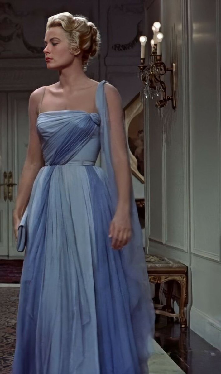 M0NACOS's tweet photo. this grace kelly “to catch a thief” nod? oh, alexandra saint mleux https://t.co/n9JiF6tKGd