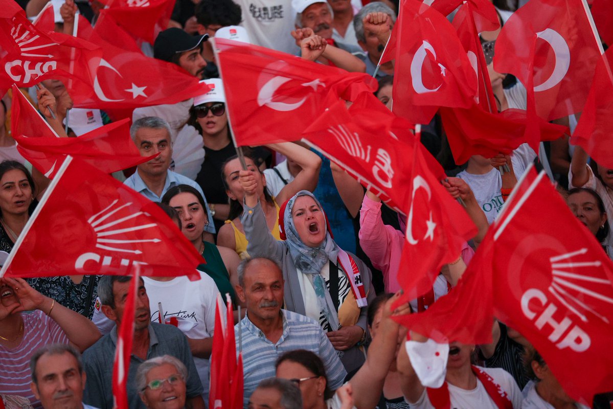 dk_imamoglu's tweet image. Malatya’da bugün kadınlar, gençler, emekçiler, emekliler; adalet, demokrasi ve eşitlik için meydandaydı. Vazgeçmiyoruz, bir arada olmanın gücüyle mücadele ediyoruz. Haksızlıkların karşısında geleceği vicdanla, inançla ve cesaretle aydınlatıyoruz! @eczozgurozel @CBAdayOfisi