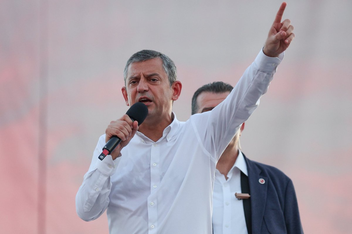 dk_imamoglu's tweet image. Malatya’da bugün kadınlar, gençler, emekçiler, emekliler; adalet, demokrasi ve eşitlik için meydandaydı. Vazgeçmiyoruz, bir arada olmanın gücüyle mücadele ediyoruz. Haksızlıkların karşısında geleceği vicdanla, inançla ve cesaretle aydınlatıyoruz! @eczozgurozel @CBAdayOfisi