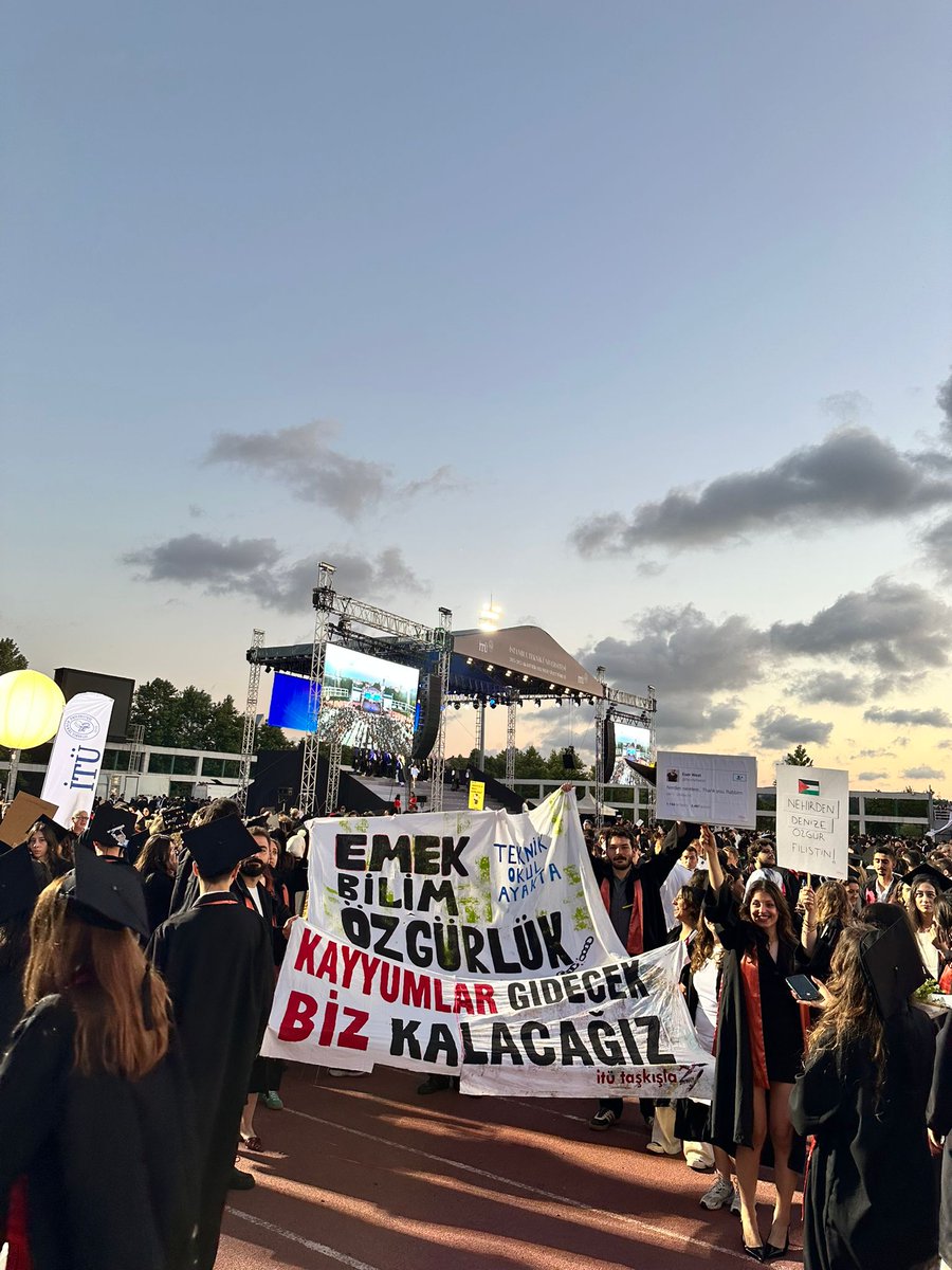 Kayyumun çabalarına rağmen susmadık susmayacağız. YAŞASIN ÖĞRENCİ DAYANIŞMAMIZ!