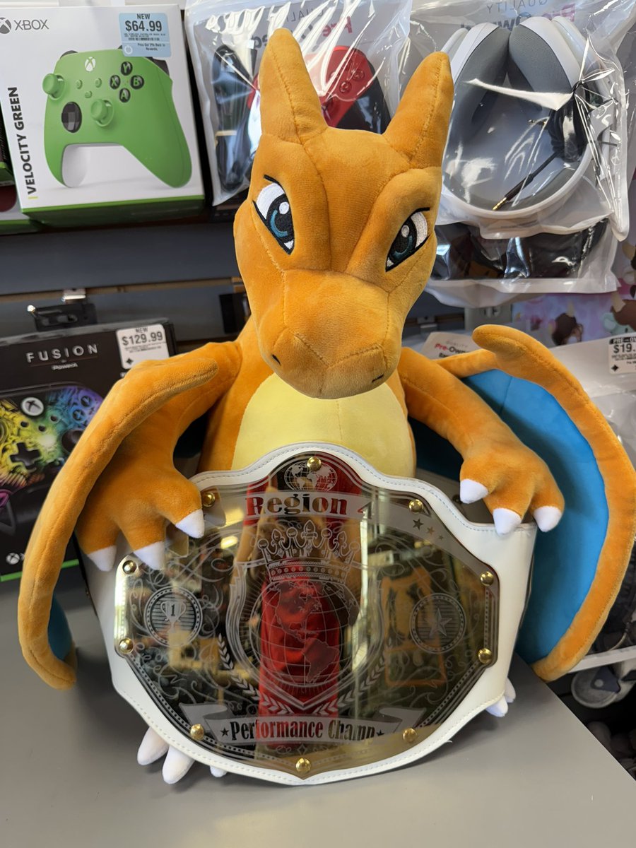Weavenut's tweet image. LETS GOOOO HARD WORK PAYS OFF!
THE @GAMESTOP REGION 4 CHAMP IS HERE! 💪