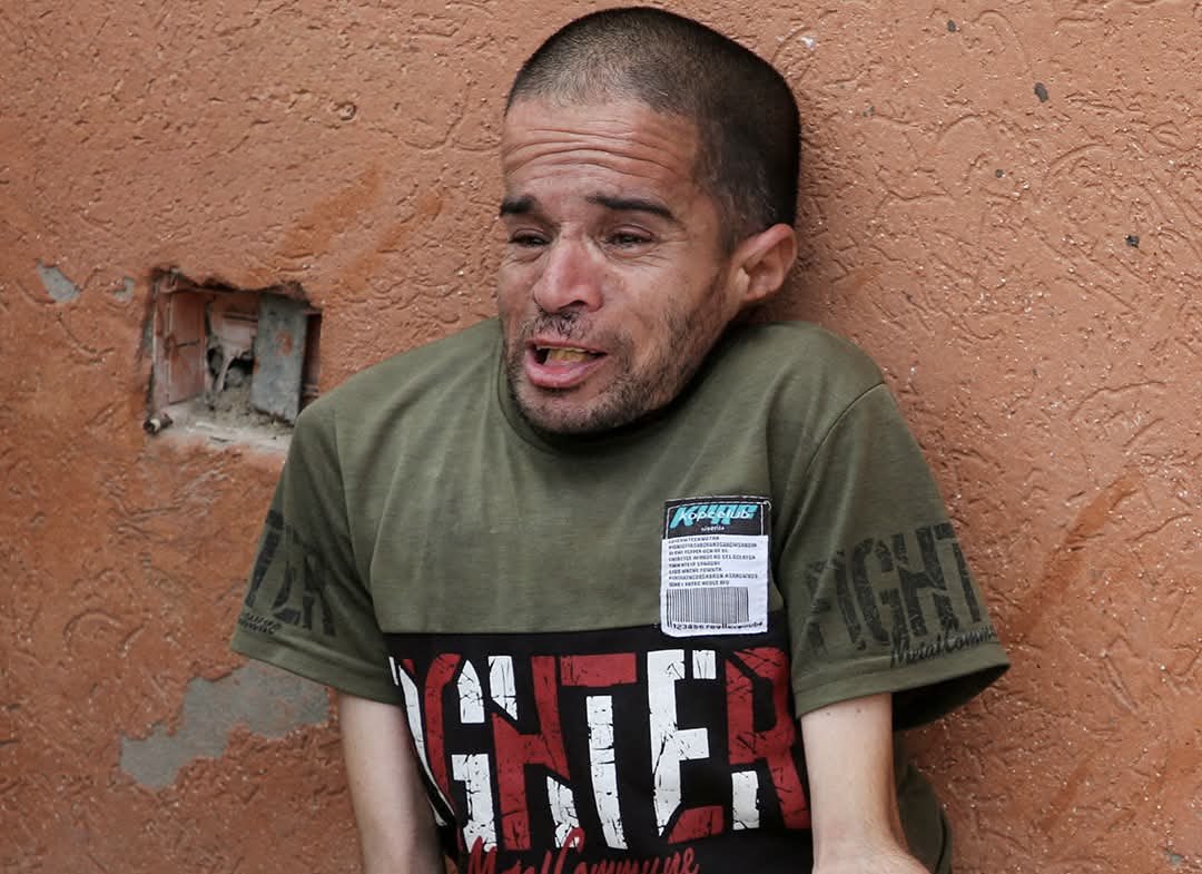 May Allah ease the pain of this disabled father. The agony is genuinely evident from his face.

Imagine what he went through to feed his three children in his condition💔

No father deserves to experience this, honestly.