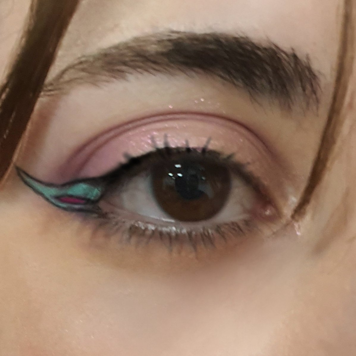 Pues venimos reventaditos de nuestro primer cup ever en la vida y de la temporada 25/26 en <a href="/SharkGames_mlg/">Shark Games</a>,
 a mi me fué regu pero el bebito entró en el top 4 con su Garchompneta 👏
Nos lo hemos pasado genial y hemos grabado cositas ways
Pd:Estrené maquillito a juego con mi mazo