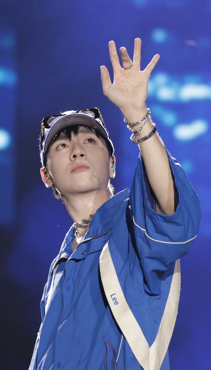 FansitePandas's tweet photo. #QuangHungMasterD 
@fc_muzik @QH_MasterD @gallery_qhmd https://t.co/8ckbWYdVg3