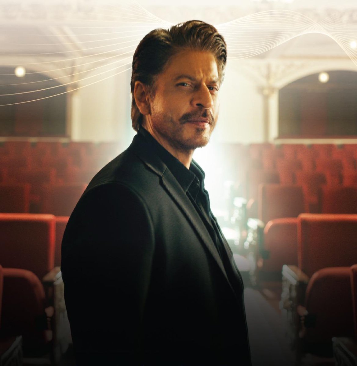 Rowdy_X7's tweet image. He doesn't walk in — he arrives. That’s the SRK aura — timeless, magnetic, unforgettable. @iamsrk