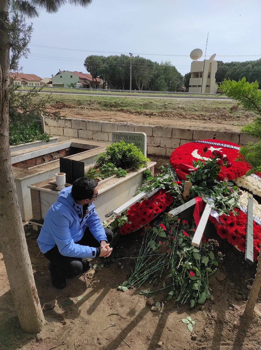 La bana kardeşimi geri verin, sonra ne bok yerseniz yiyin. Siyasetiniz batsın.