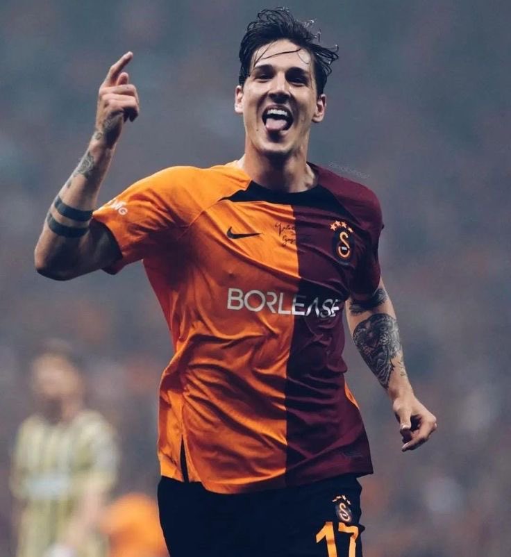 Gel deneyelim diyorsun olur mu yeniden, ruhumu okşuyor inceden inceden...