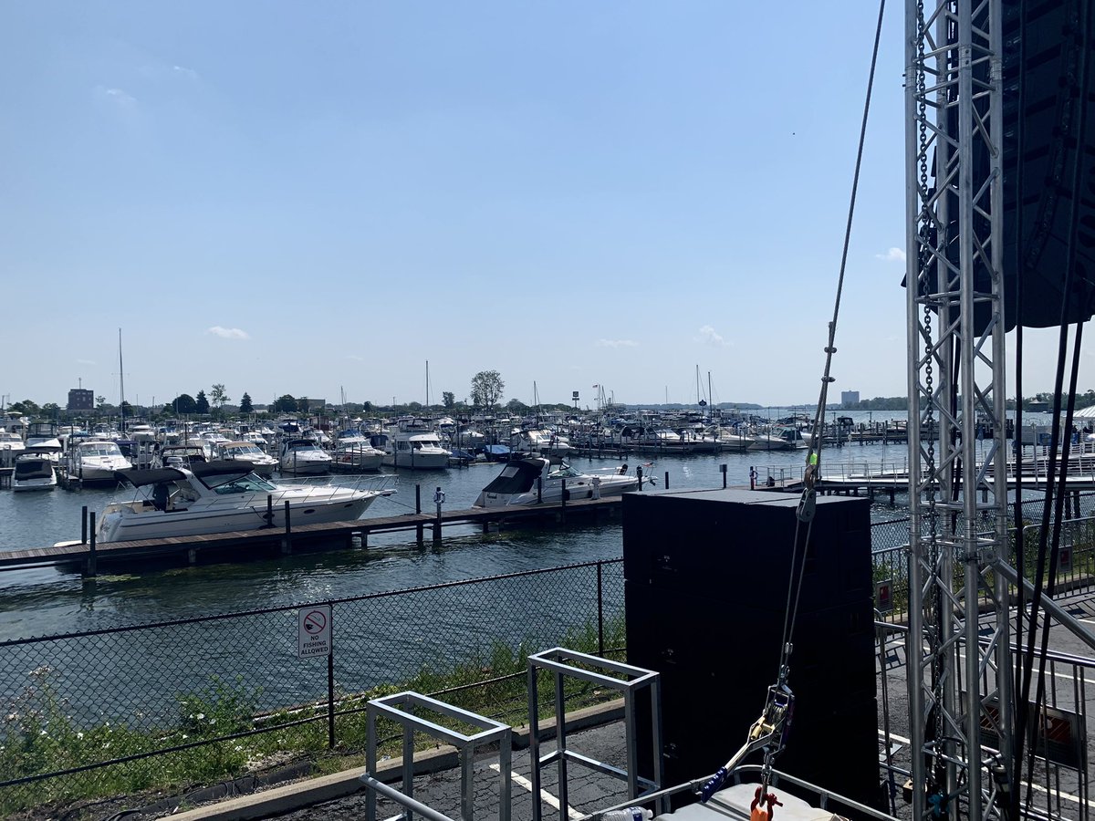FretlessMonster's tweet image. Ready to Yacht Rock! 👏🏻🤩
With Lou Gramm - Rooster Tail Festival, Detroit #yachtrock #detroit #fretlessmonster #tonyfranklin