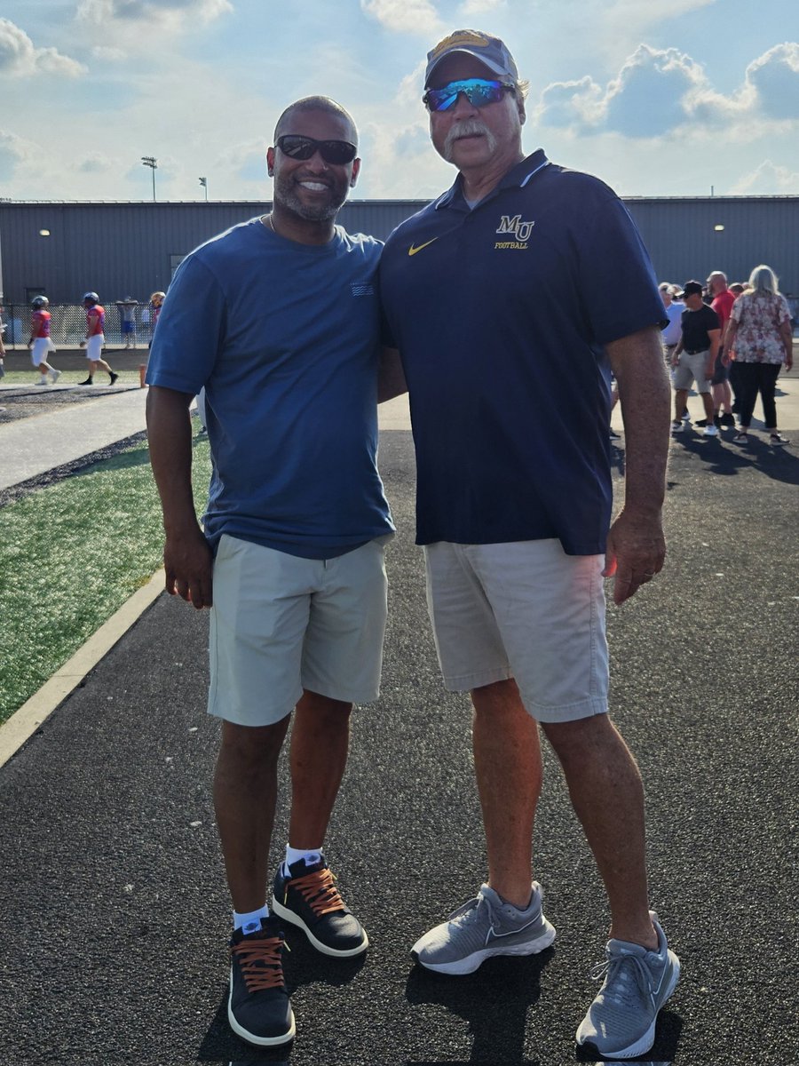 rldeckard's tweet image. Great night at the IFCA North/South All-Star. I got to see a former player and now IFCA Hall of Famer Donald Winston 25! Outstanding young man and football player. He looks like he can still carry the rock.
It was also a good night for the future Marian Knights.
🏈♥️💯