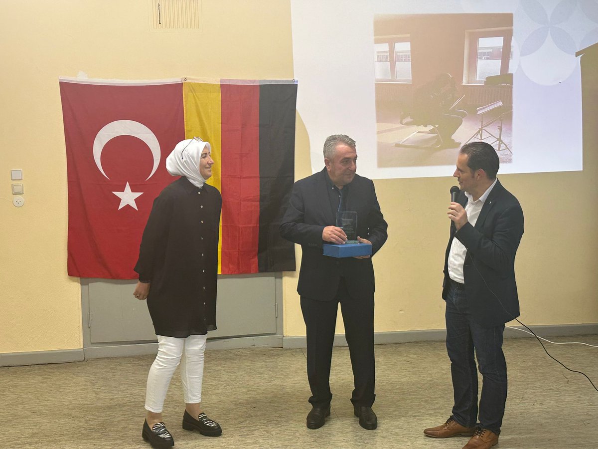 Berlin Eğitim Müşavirliği (@mebberlinem) on Twitter photo Forum Spandau’da yapılan yıl sonu etkinliklerinde görev süresi dolan öğretmenlerimiz Mustafa Kaplan ve Bahrinur Polat için bir veda programı düzenlendi.
<a href="/ProfDrMetinAksy/">Metin Aksoy</a>
<a href="/tcmeb/">Millî Eğitim Bakanlığı</a>
<a href="/mebabdigm/">T.C. MEB AB ve Dış İlişkiler Genel Müdürlüğü</a>
<a href="/mebyyegm/">Yükseköğretim ve Yurt Dışı Eğitim Genel Müdürlüğü</a>
#egitimdiplomasisi Forum Spandau’da yapılan yıl sonu etkinliklerinde görev süresi dolan öğretmenlerimiz Mustafa Kaplan ve Bahrinur Polat için bir veda programı düzenlendi.
<a href="/ProfDrMetinAksy/">Metin Aksoy</a>
<a href="/tcmeb/">Millî Eğitim Bakanlığı</a>
<a href="/mebabdigm/">T.C. MEB AB ve Dış İlişkiler Genel Müdürlüğü</a>
<a href="/mebyyegm/">Yükseköğretim ve Yurt Dışı Eğitim Genel Müdürlüğü</a>
#egitimdiplomasisi