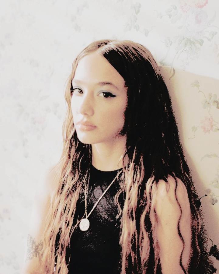 LAMALEZARP's tweet photo. ———— ᪤   * ¿DONDE ESTÁ,
                                DÓNDE FUE?

𝐋𝐈𝐁𝐄𝐑𝐓𝐀𝐃 𝐏𝐄𝐑𝐄𝐘𝐑𝐀

᪤   * 24 años | Ella | Vive en una habitación del Espacio Pocho Lepratti
᪤   * La ves en todas las asambleas, ferias, cursos o conflictos del barrio

𝘔𝘈𝘚 𝘐𝘕𝘍𝘖 𝘈𝘉𝘈𝘑𝘖 https://t.co/xF347hgzOm