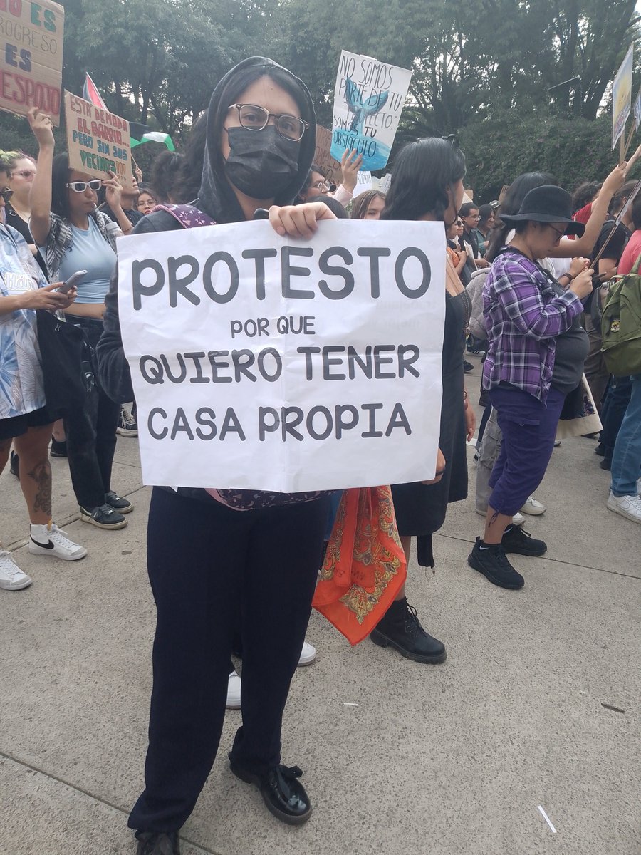 06600Observa's tweet image. Demandas jóvenes manifiestas el #4DeJulio en la protesta #AntiGentrificación
1. Acceso a #ViviendaAdecuada pública y privada asequible en compra y/o renta más allá de los #ProgramasSociales
2. #PrecariedadLaboral y #SalariosJustos
3. Prestaciones: Pension y #SeguridadSocial Digna