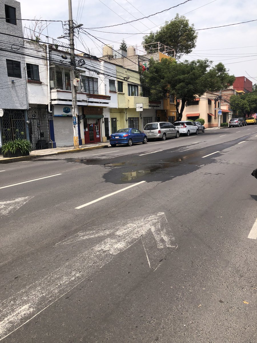cnavarr82's tweet photo. @SEGIAGUA solicitamos su apoyo para reparar una fuga de agua potable sobre carriles centrales de Av. Heliopolis al cruce con calle Ignacio Allende , Col. Claveria, Azcapotzalco.

Gracias por su atención 

C.c. @DenunciaClav https://t.co/hvq7rjxedQ