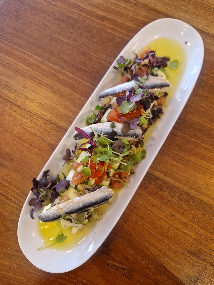 Bar La Esquina 🍽

Apuesta segura si quieres comer casero y de maravilla cerca de Plaza Cataluña 🤤

Lo rematamos con Idoia Negre de Ca N'Estruc. La guinda del pastel 🍷

#wine #winelover #sommelier #vilaviniteca #uvasfelices #canestruc #vicatala #docatalunya #redwine