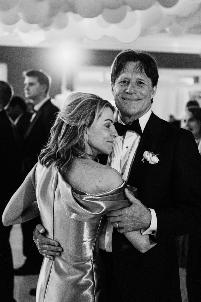 ScottHickle's tweet image. Sister’s wedding pics just came back
This is a parent appreciation post
I love them so much 🥹