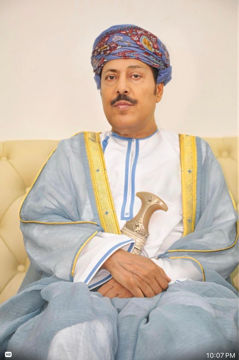 جامعة ظفار تُشيد بالمبادرة الكريمة لمعالي الشيخ مستهيل بن أحمد المعشني الموقر، بإيقاف حصته في الجامعة (٢٧٪) لصالح العمل الخيري من خلال مؤسسته الوقفية ويُعد هذا القرار امتداداً لعطائه السخي الذي تجلى في تخصيص 20 مليون ريال من ثروته للأعمال الخيرية.
وتفخر جامعة ظفار بمكانة معاليه
