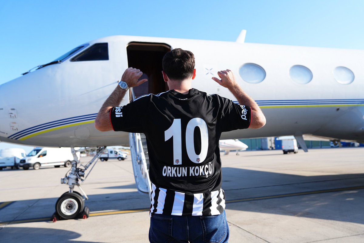 İyi geceler.. 🖤✨🌛
Sevenleri kimse ayıramaz ki. 😊🦅

#BurasıBeşiktaş | #WelcomeHome