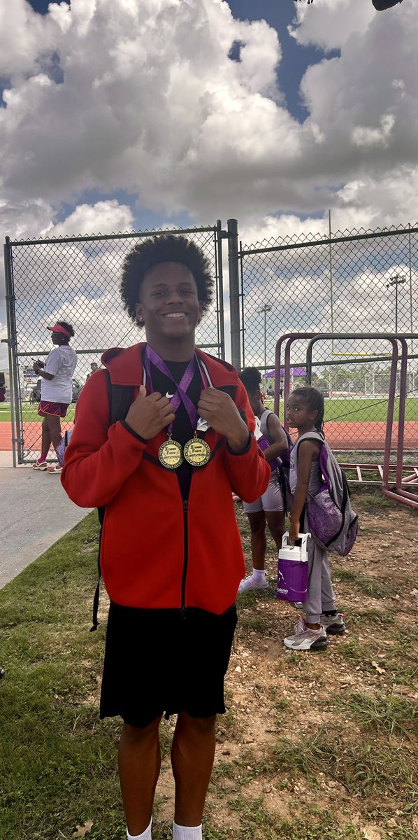 JonathanJGreene's tweet image. Pulled up, handled business, out by 12 🙌🏼
🥇400M
🥇400M Hurdles
The grind don’t lie. Staying locked in.
Consistency ⏳
Next stop: AAU Junior Olympics…still have work to do💪🏽 
#DoubleGold #400M #Hurdles  @_CoachSamson @Storm24Tx @thecoachwade @TXMileSplit @HawkFB_Recruit