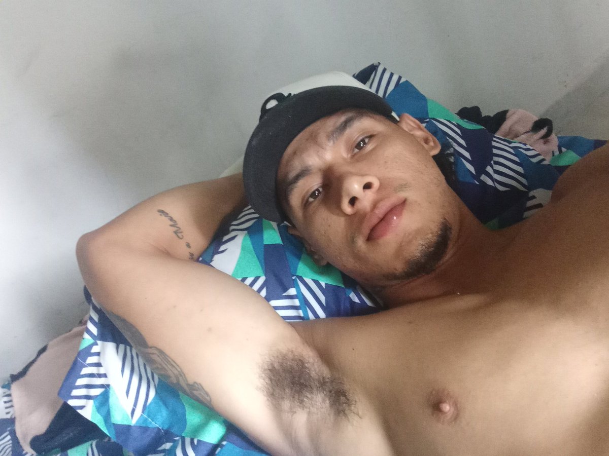 Ronaldo98ss's tweet photo. Un besito / Una chupada 🤤🍆 https://t.co/muLjgJwkfS