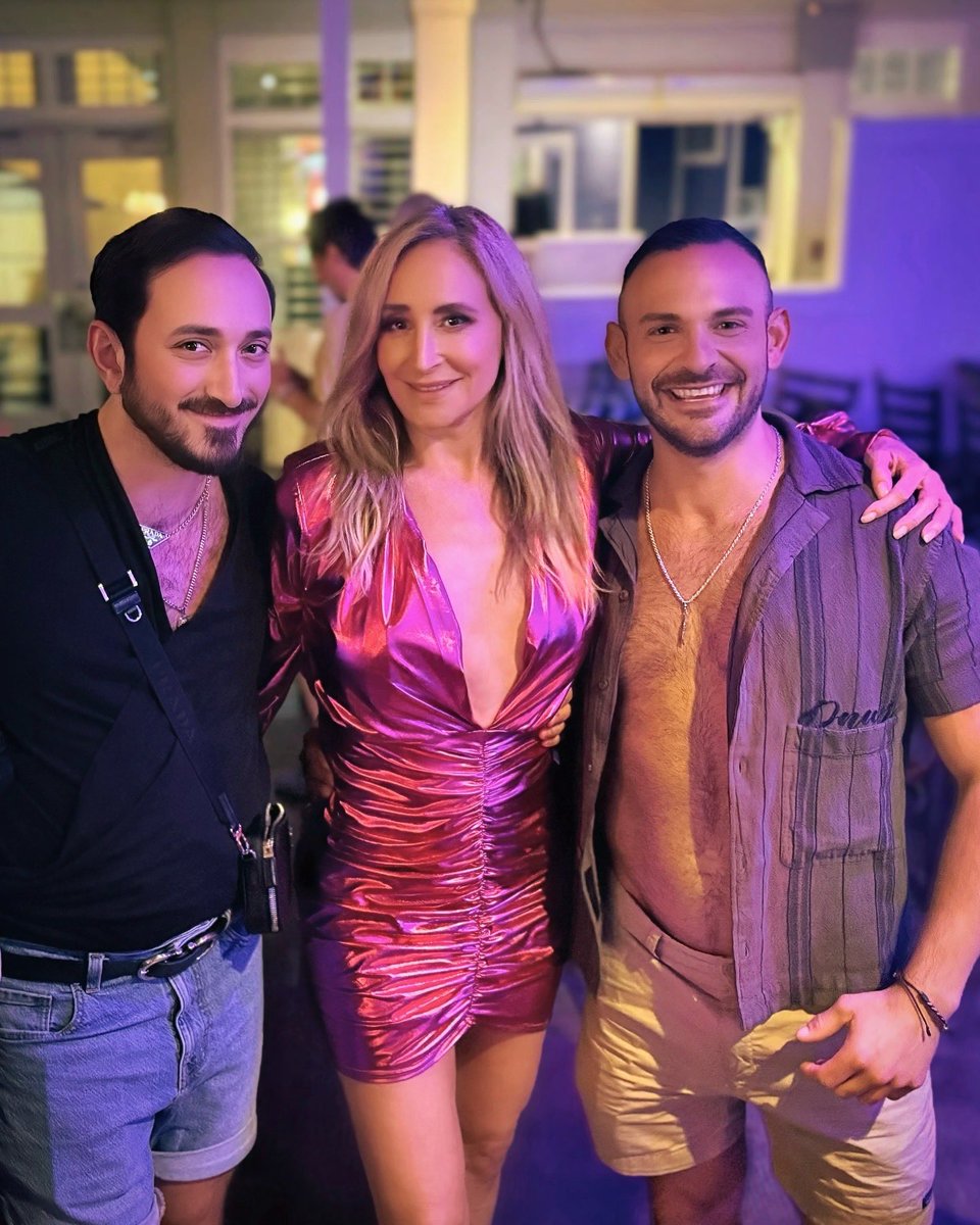When your producers and interns show up to support💕
#sonjamorgansintern #ptown 
#hotpink #lpd