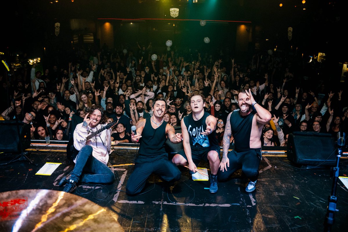 Que bailão brabo São Paulo! 🔥

Obrigado a todo mundo que fez parte dessa festa linda com a gente ontem. Vocês foram incríveis e isso significa muito pra gente!

📷 @daymphotos