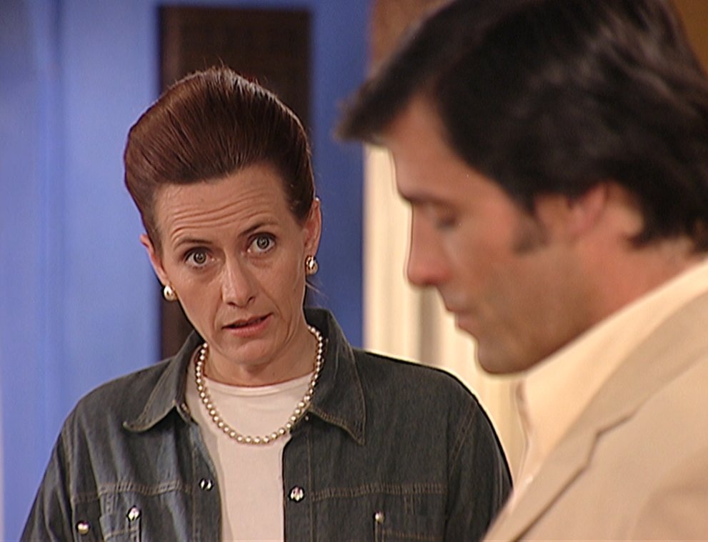 PasdeGavilanes's tweet photo. #PasiónDeGavilanes #PDG2 Doña Gabriela sospecha del extraño comportamiento de su esposo y Fernando decide aprovechar la situación antes de que todo estalle. https://t.co/q4fp1F9NiJ