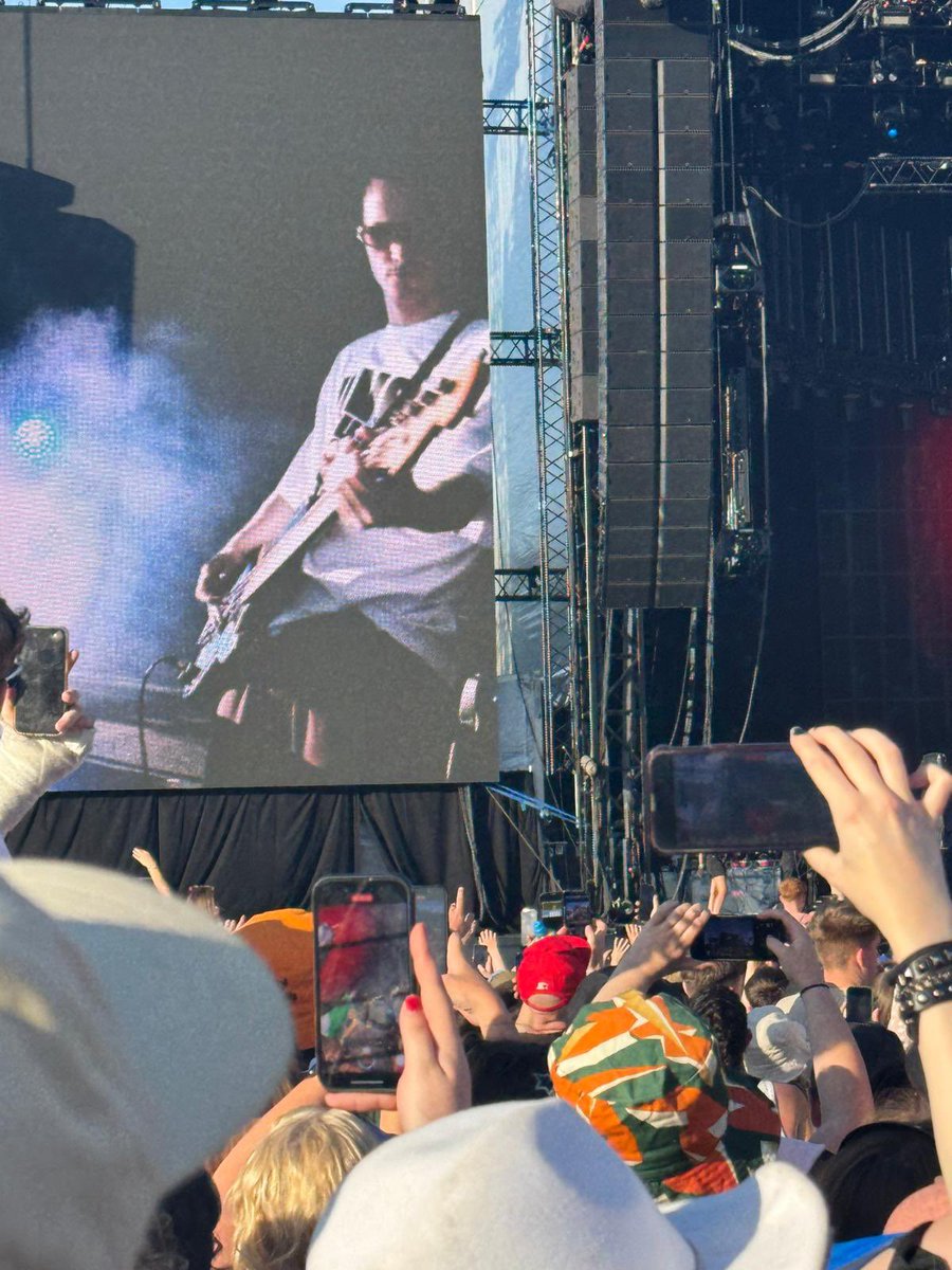 LMHR Glasgow (@glasgowlmhr) on Twitter photo Brilliant set at <a href="/TRNSMTfest/">TRNSMT Festival</a> in Glasgow with the incredible <a href="/fontainesdublin/">Fontaines D.C.</a>! ✊🏽 Stunnin’ <a href="/lmhrnational/">Love Music Hate Racism</a> shirt ♥️
Massive shout out to these cool cats and all bands who proudly stand against racism.
#LoveFontainesDCHateRacism Brilliant set at <a href="/TRNSMTfest/">TRNSMT Festival</a> in Glasgow with the incredible <a href="/fontainesdublin/">Fontaines D.C.</a>! ✊🏽 Stunnin’ <a href="/lmhrnational/">Love Music Hate Racism</a> shirt ♥️
Massive shout out to these cool cats and all bands who proudly stand against racism.
#LoveFontainesDCHateRacism