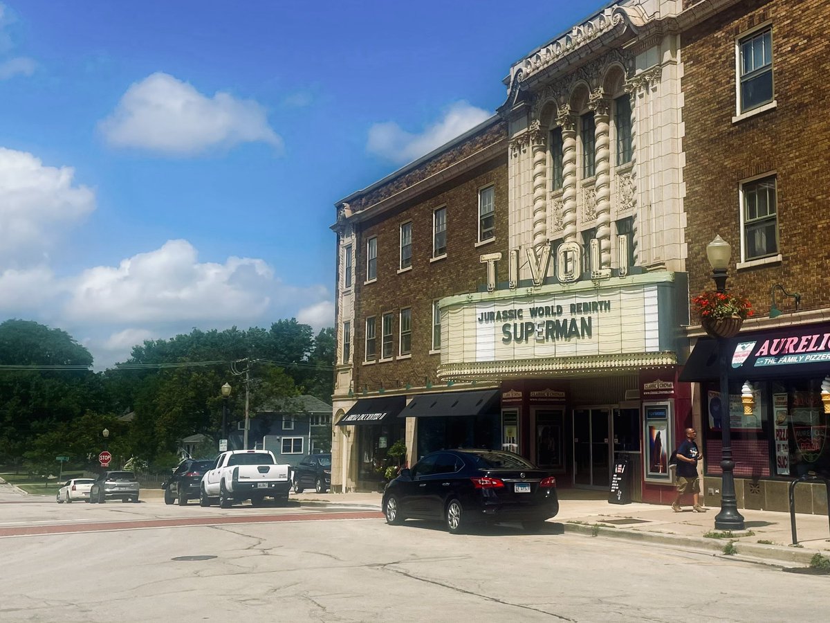 SalemsIncident's tweet image. got off the train heading towards mr dads and was greeted with a cute theatre showing Superman