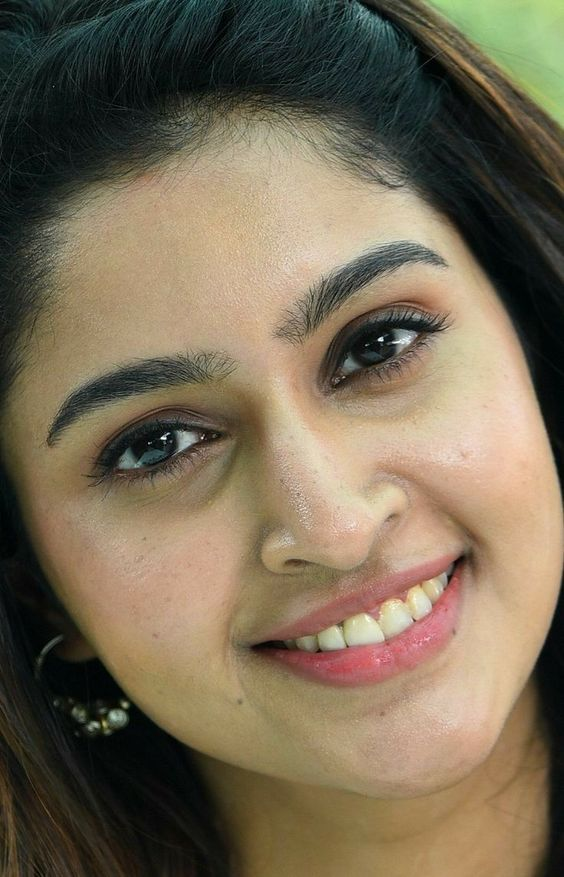 Underrated sIut perfect for cheating wife roles 🤤