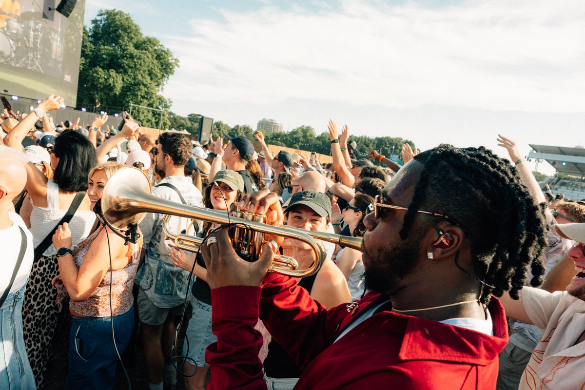 BSTHydePark's tweet image. On the dancefloor with @EzraCollective 🎺
#BSTHydePark #EzraCollective