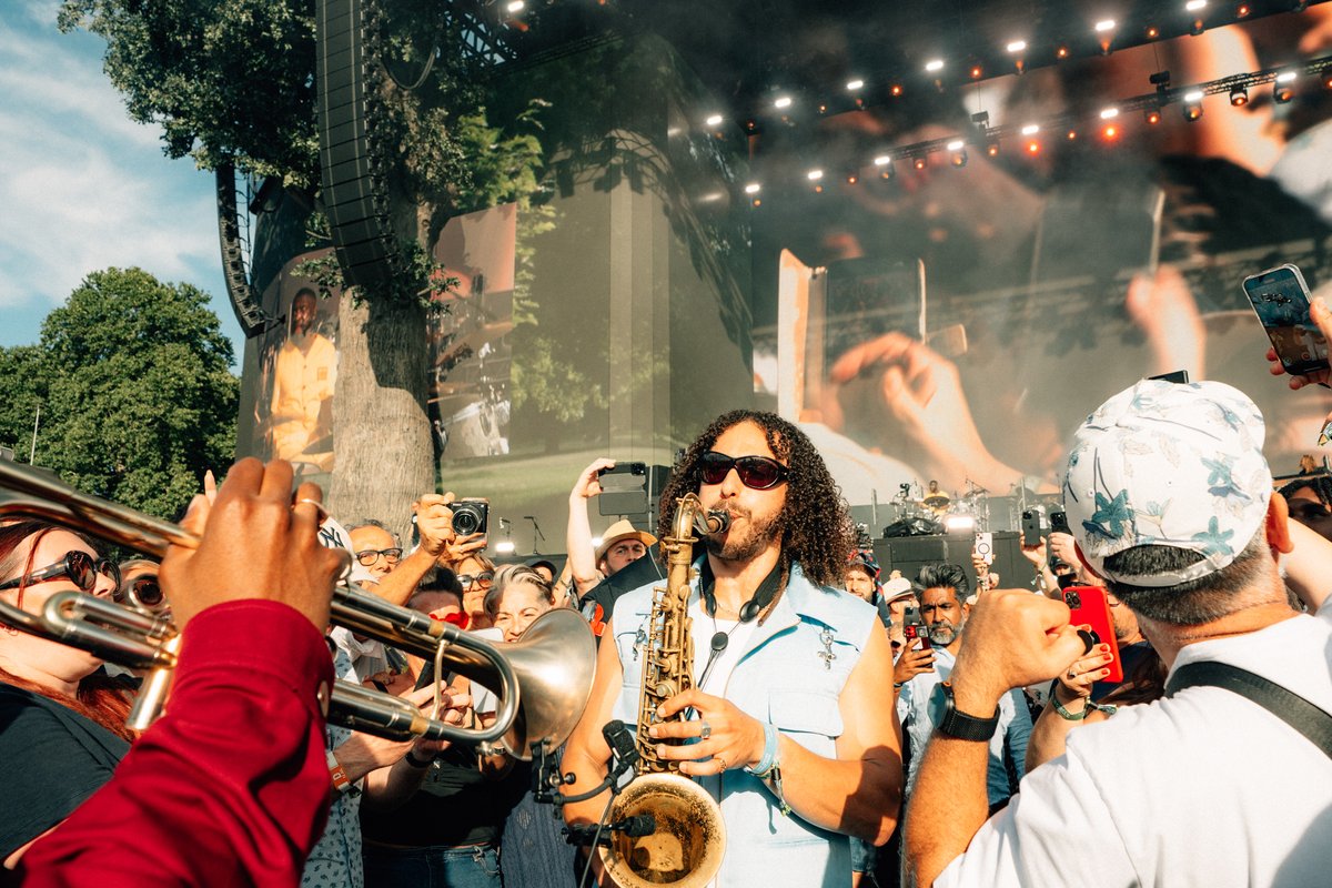 BSTHydePark's tweet image. On the dancefloor with @EzraCollective 🎺
#BSTHydePark #EzraCollective